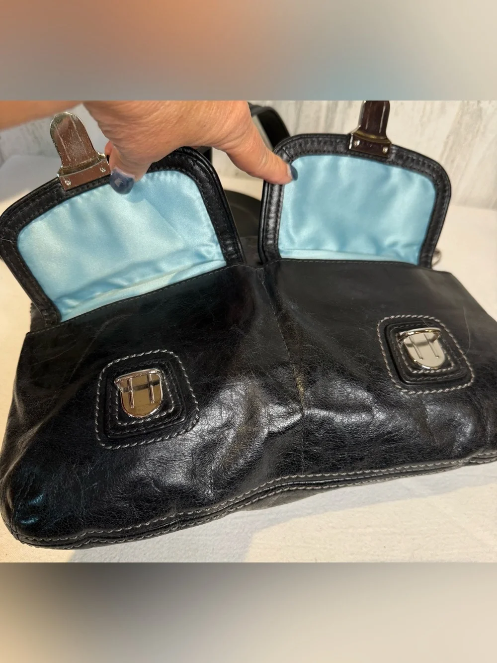 Coach Poppy Swing Hobo Bag Distressed Leather with 2 Front Pockets 2011 18996